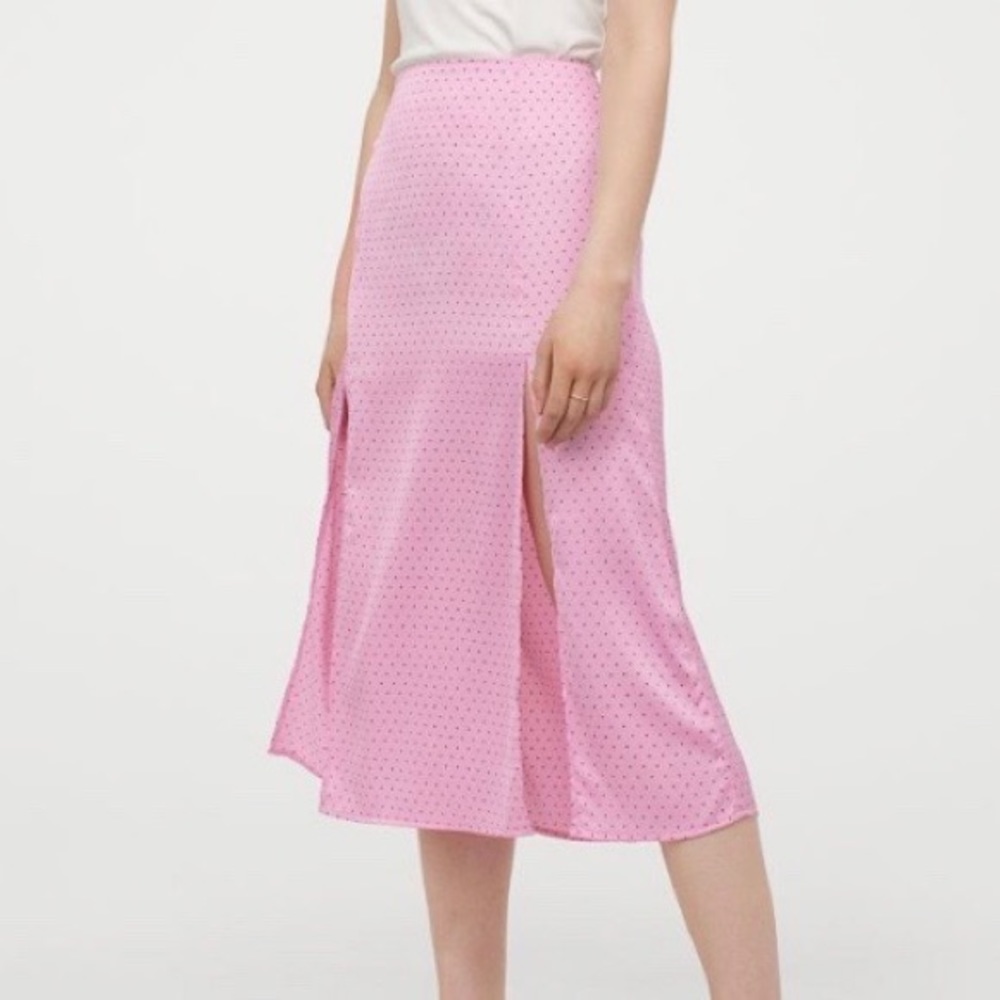 NWT 🎀 H&M Pink and Black Polkadot Silky Slit-hem Skirt 🌸